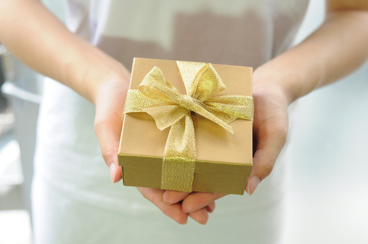 From Watches to Wallets: Timeless Anniversary Gifts Every Man Will Cherish